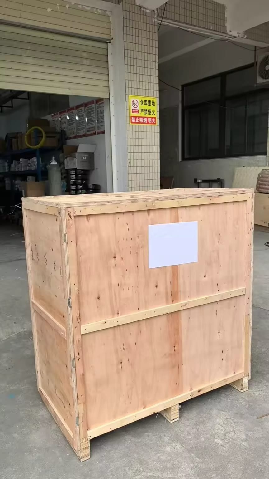 Carga embalada en cajón de madera lista para despacho desde China